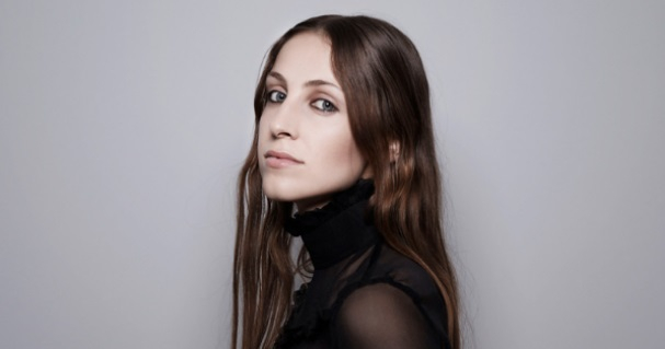 На песенном конкурсе Евровидение-2018 Бельгию представит молодая певица Лаура Грусенекен. 